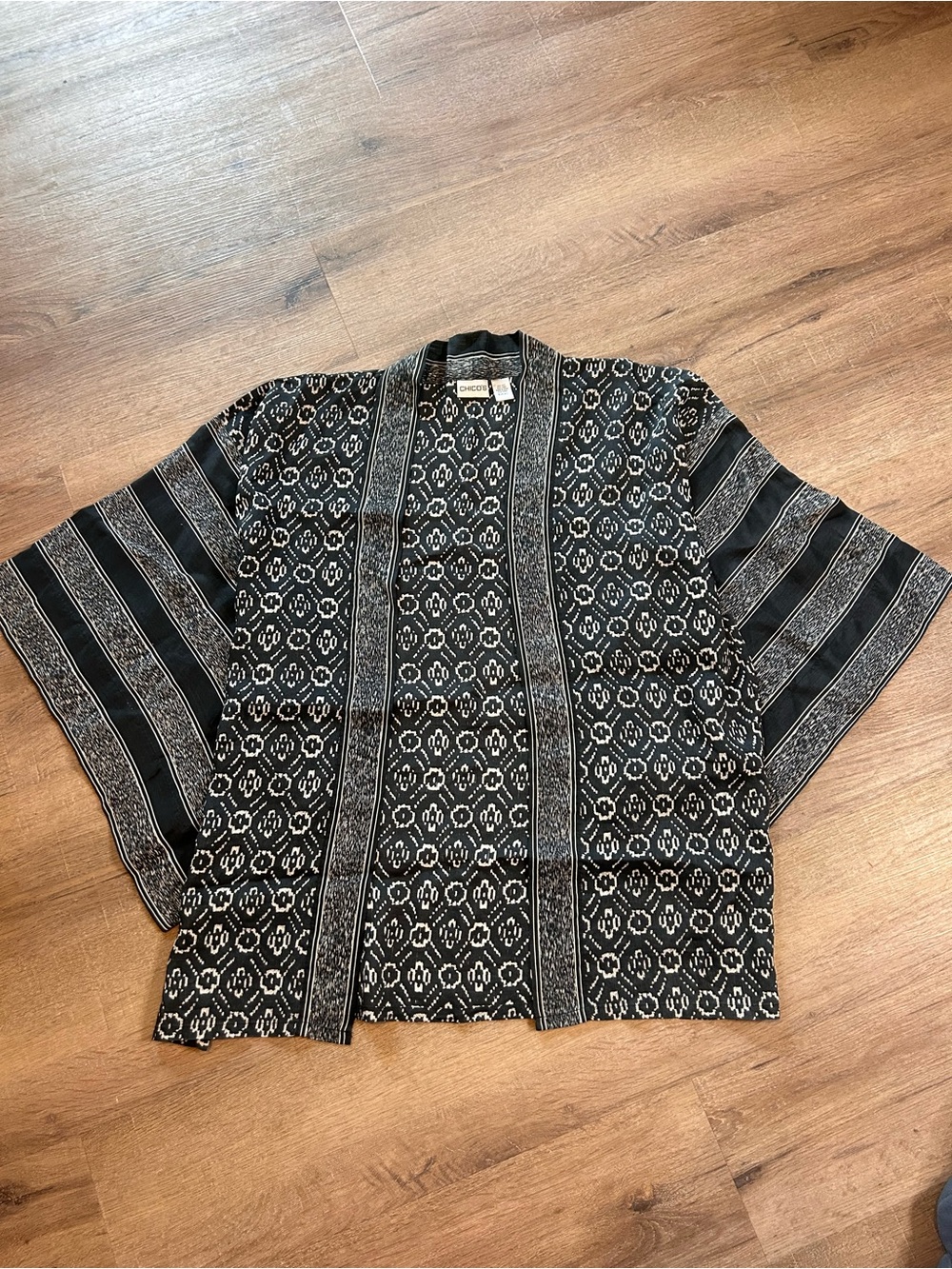 Chico's Silk Linen Kimono Cardigan Jacket Womens M/L Black Ivory Ikat Geometric